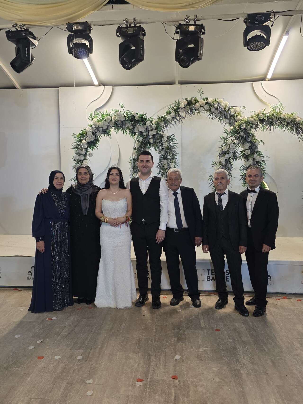 Muğla’da Arzu ve Mehmet’in Mutluluğu: Kayra Düğün Bahçesi’nde Görkemli Düğün 9
